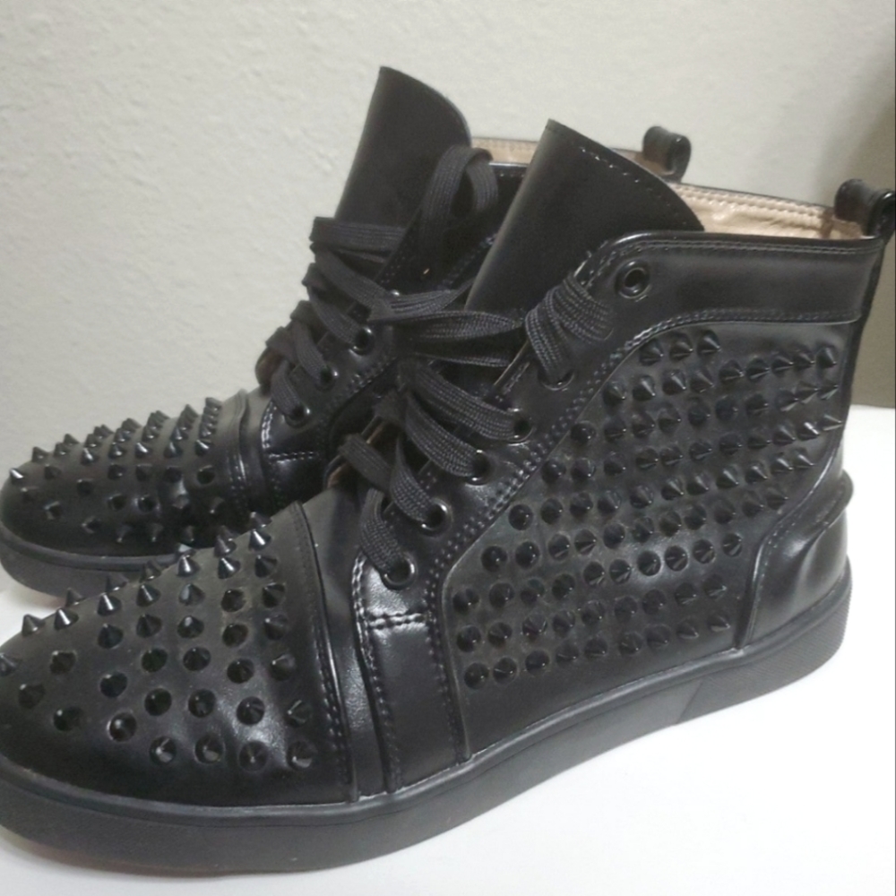 Christian Louboutin Mens Louis Junior Spikes Sneakers